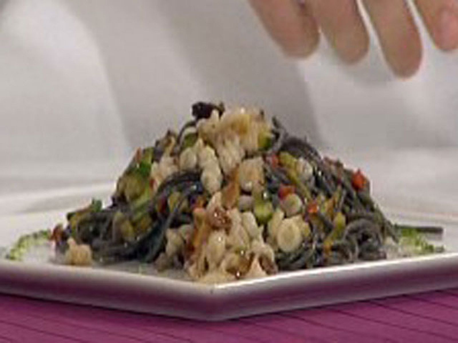 Saber cocinar - Pasta negra con chipirones