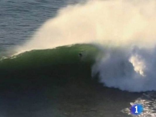 Telediario 1 - En busca de 'la gran ola'