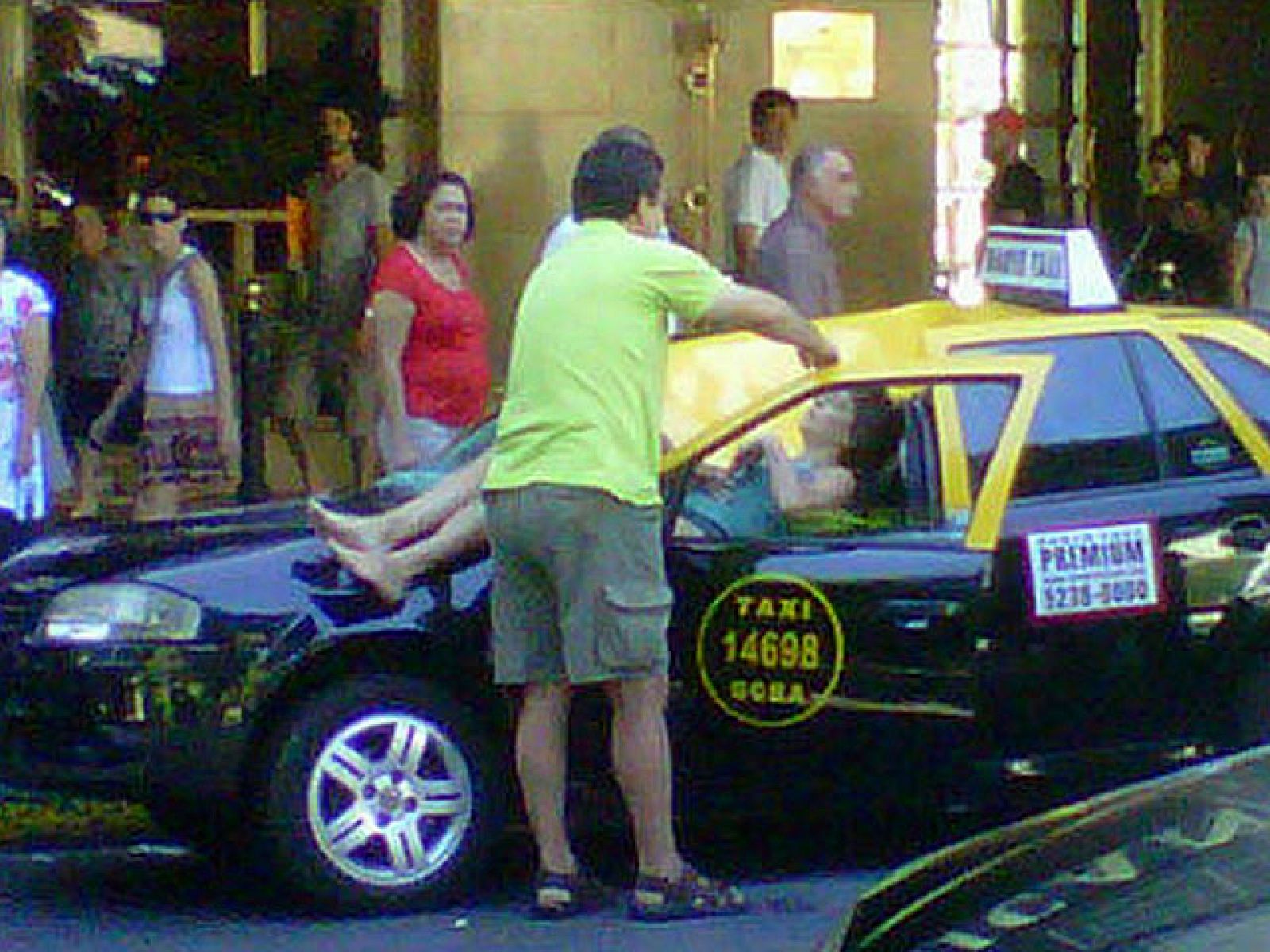 Un taxi salva la vida a una mujer que se arrojó de un piso 23 en Buenos Aires | Ver