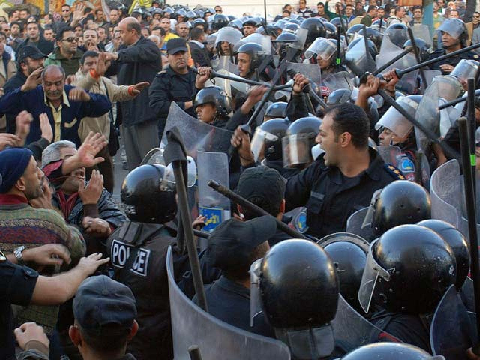 Telediario 2 en cuatro minutos - 25/01/11 | Ver