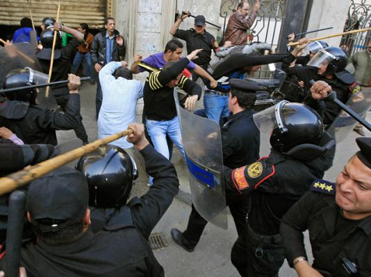 Telediario 1 - Se mantiene la tensión en Egipto