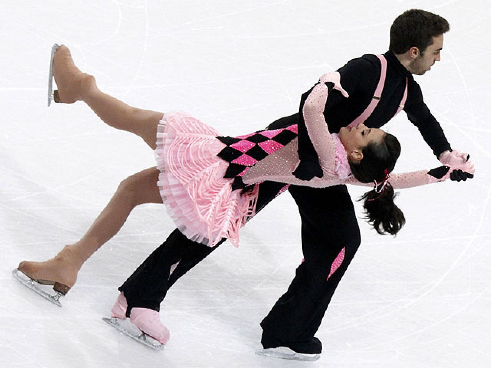 La pareja española, a la final a ritmo de "Algo pequeñito" - Patinaje sobre hielo | Ver