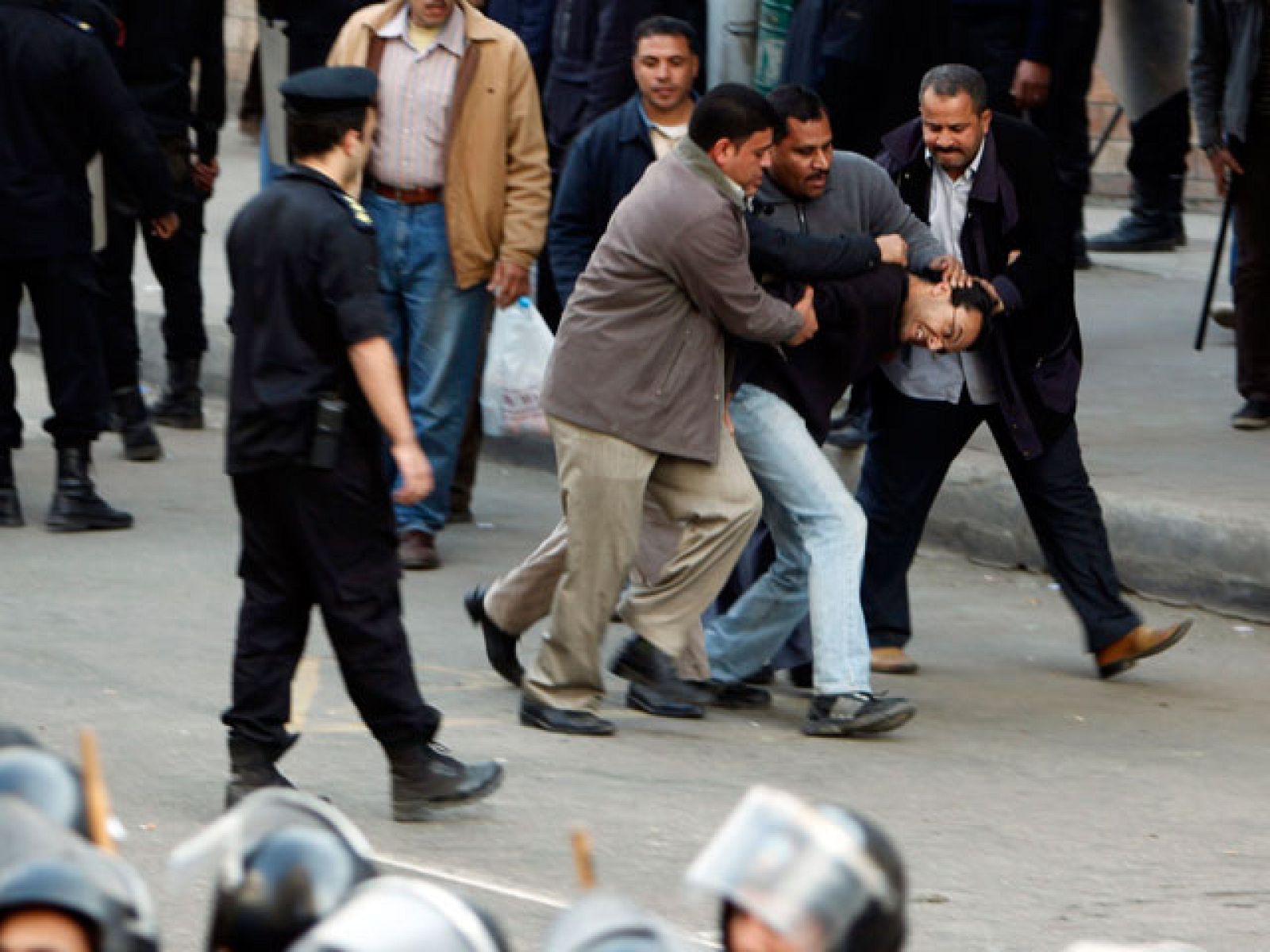 Telediario 2 en cuatro minutos - 26/01/11 | Ver