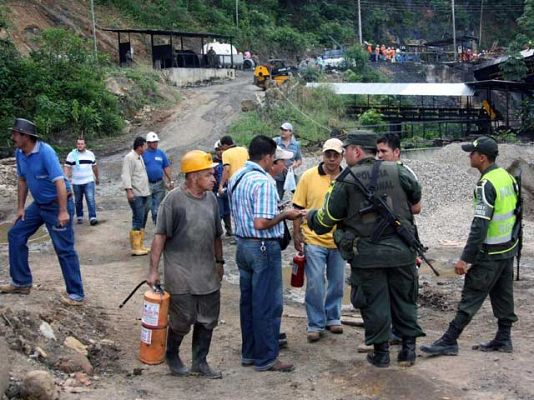 Telediario 1 - Veinte mineros mueren en Colombia