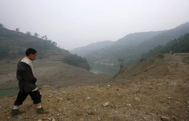  - Lago dinamitado en China