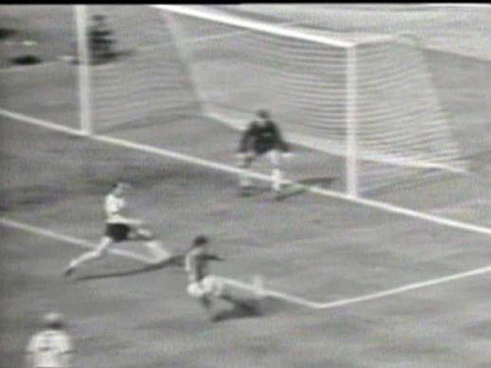 La ausencia de teconología en el fútbol ha provocado que sean muchas las ocasiones en las que un 'gol fantasma' decida el resultado de un partido e, incluso, el devenir de un equipo en un campeonato.