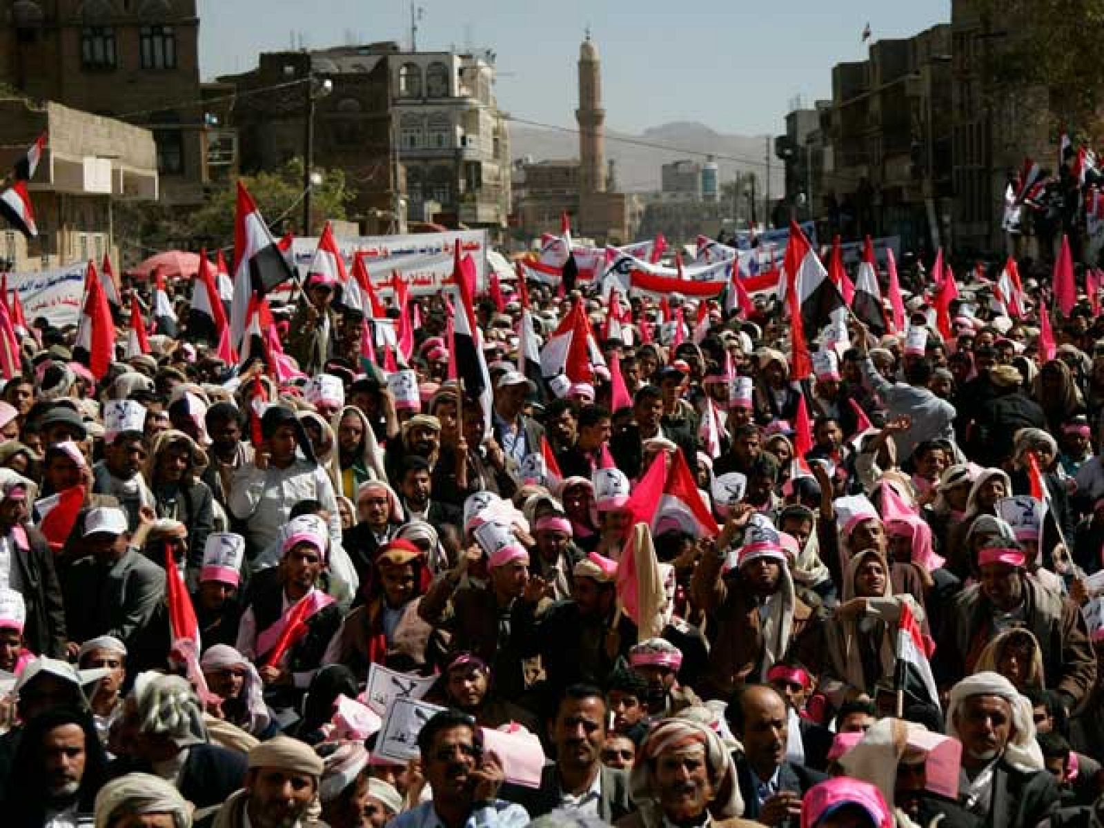 Más de quince mil personas se manifiestan en la capital de Yemen | Ver