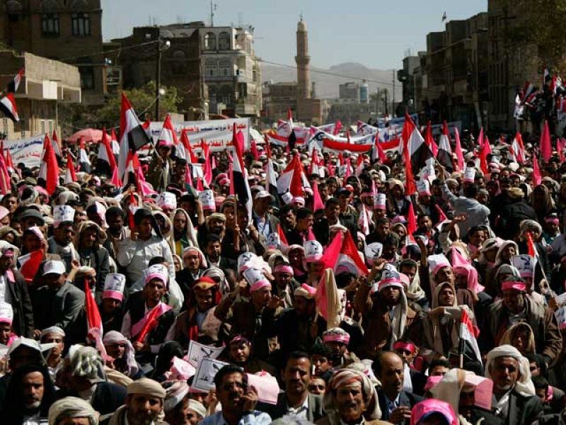 Más de quince mil personas se manifiestan en la capital de Yemen