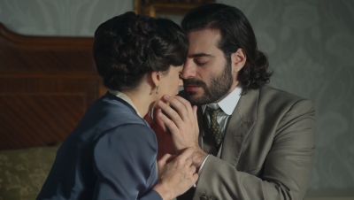 La Promesa: El apasionado beso de Martina y Adriano